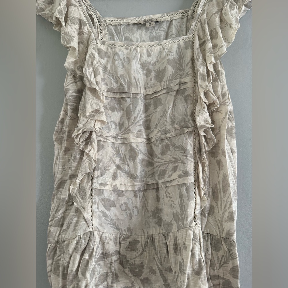 Vintage Lucky brand ruffled floral t-shirt with square neckline. - Picture 5 of 9